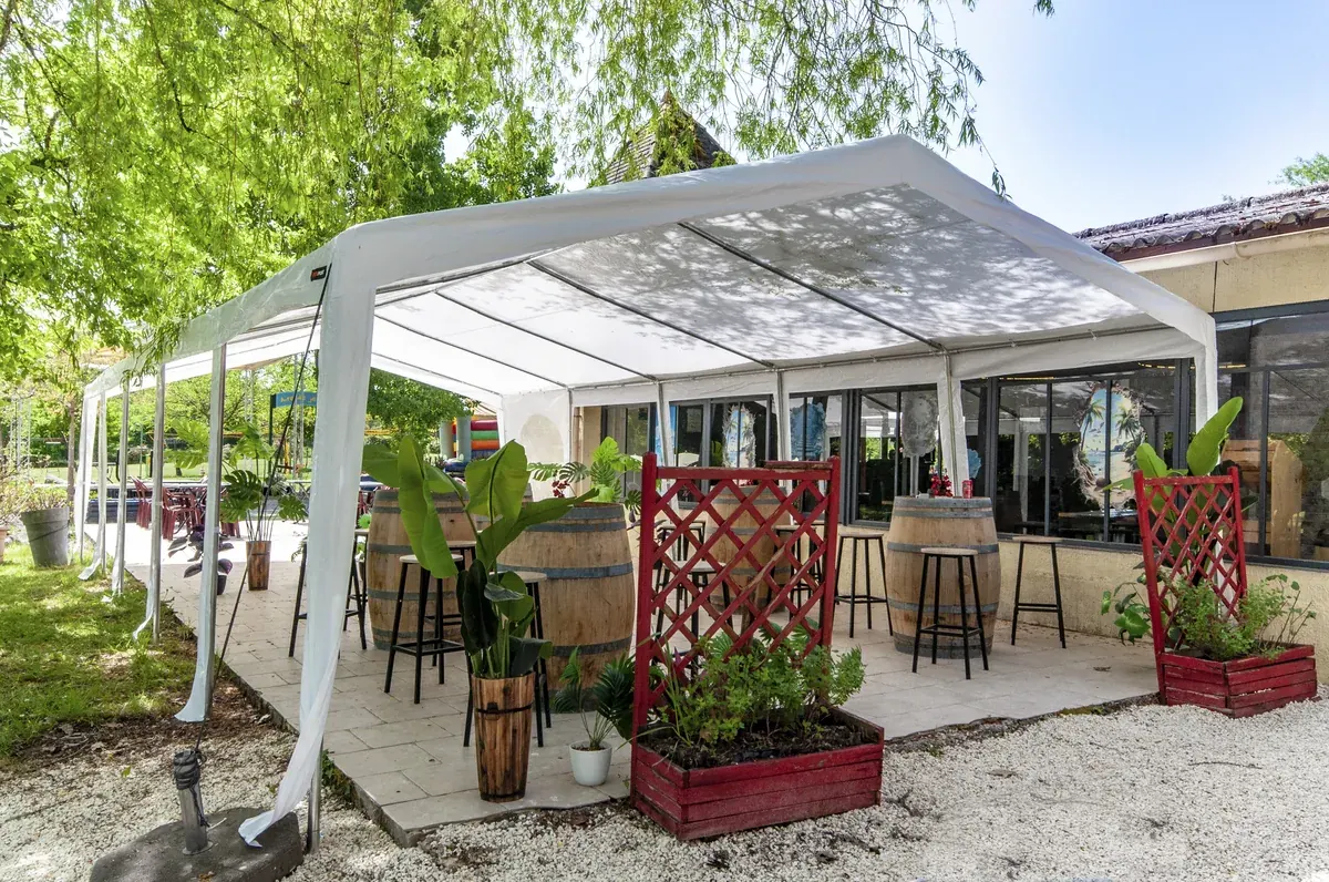 Terrasse extérieure ombragée