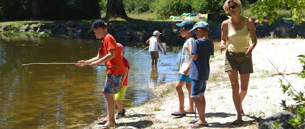 Vue aérienne du camping Les Étangs de Plessac