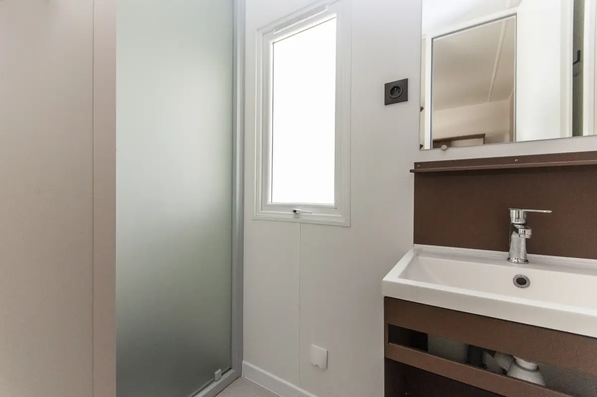Salle de bain du Mobil-home 2 chambres Éden