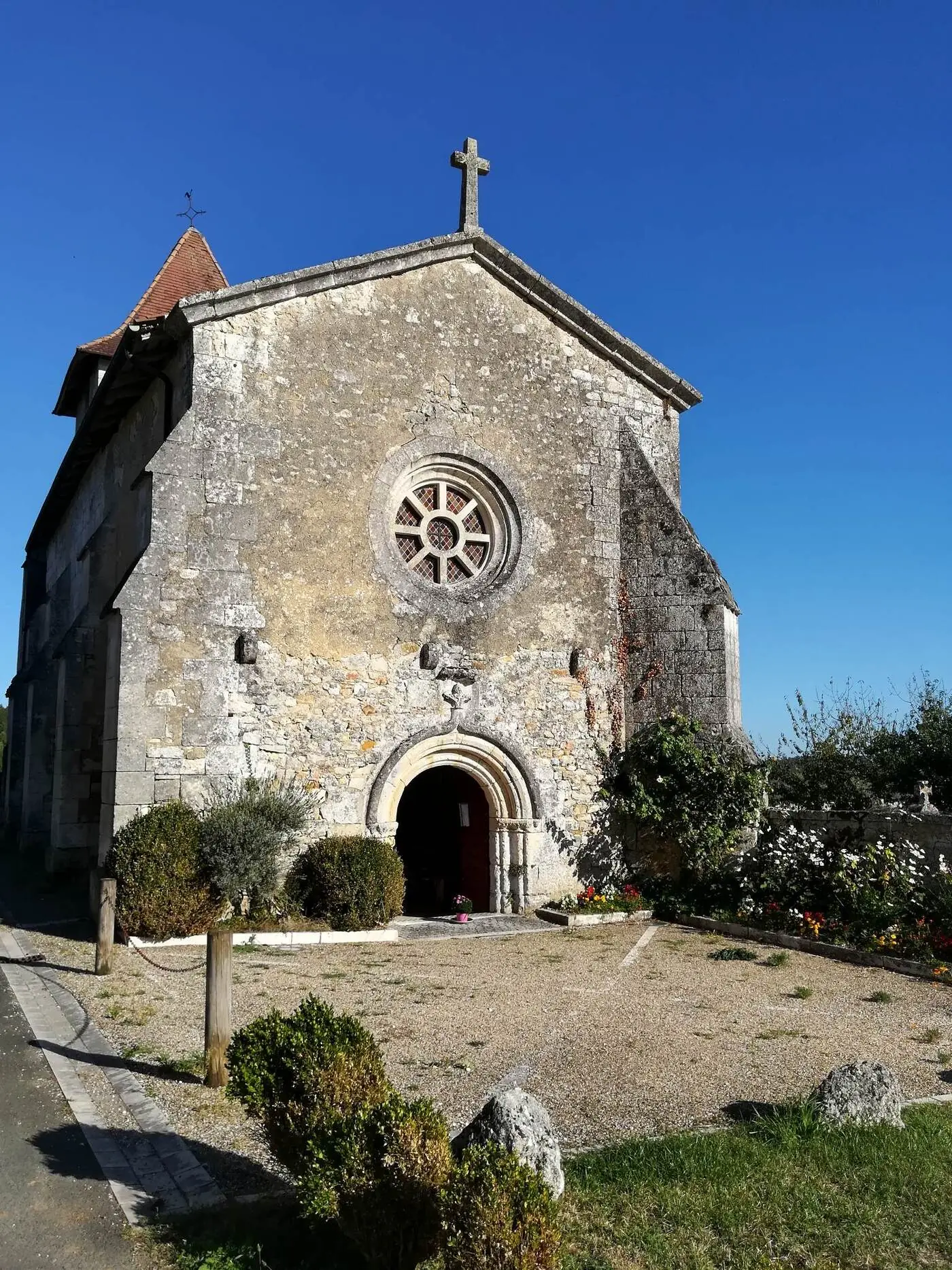 Église romane de Saint-Félix-de-Bourdeilles, dans le Parc Naturel Régional Périgord-Limousin