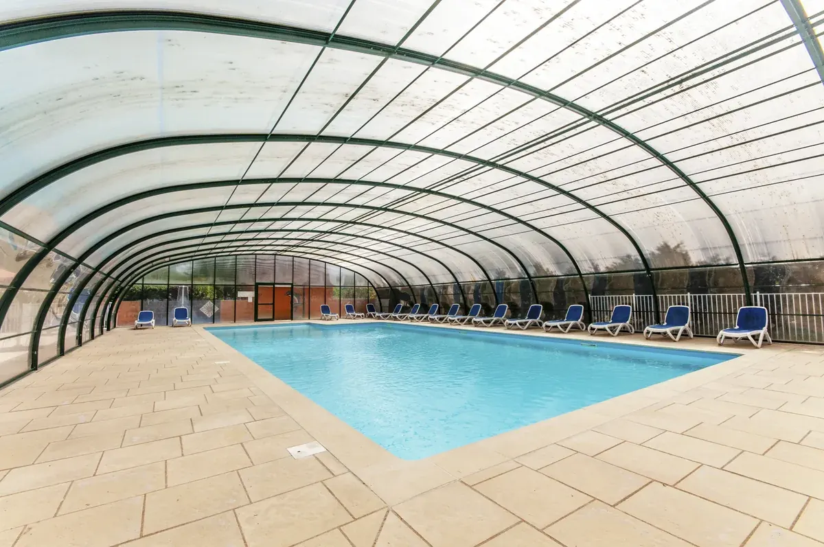 Piscine couverte du camping